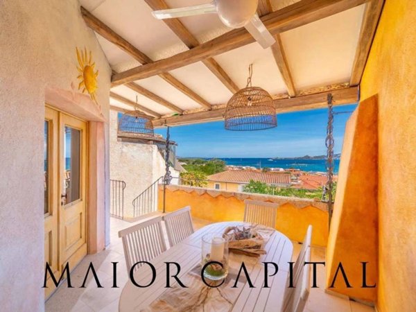 casa indipendente in vendita ad Arzachena in zona Cannigione