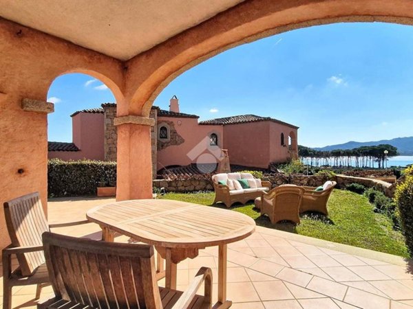 casa indipendente in vendita ad Arzachena in zona Cannigione