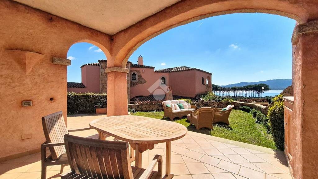 casa indipendente in vendita ad Arzachena in zona Cannigione