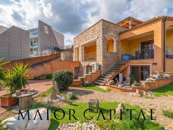 casa indipendente in vendita ad Arzachena in zona Cannigione