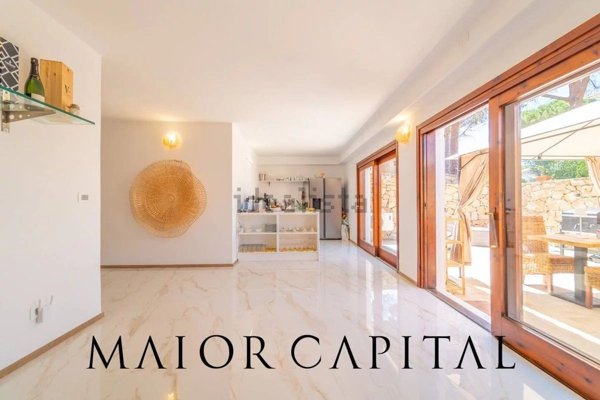 casa indipendente in vendita ad Arzachena in zona Baja Sardinia