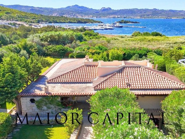 casa indipendente in vendita ad Arzachena in zona Baja Sardinia