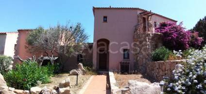 appartamento in vendita ad Arzachena in zona Pantogia