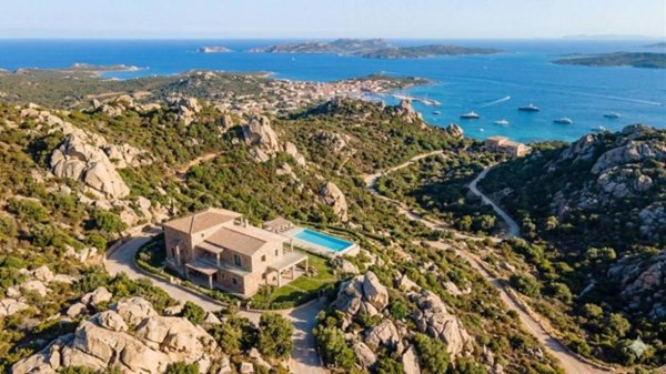 casa indipendente in vendita ad Arzachena in zona Cannigione