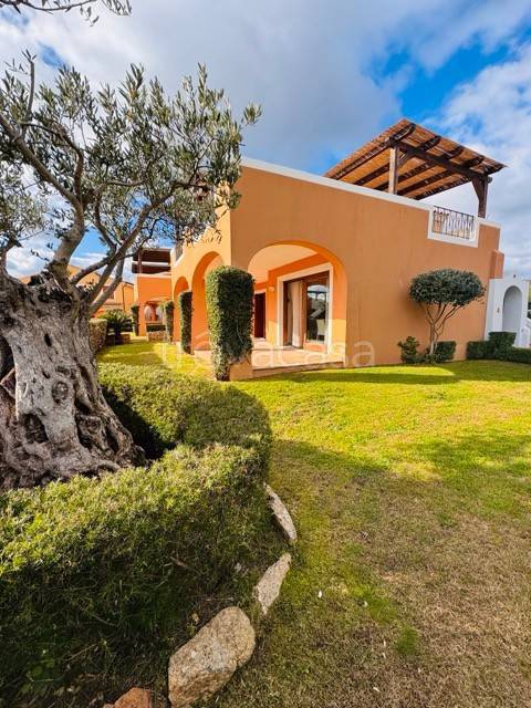 appartamento in vendita ad Arzachena in zona Abbiadori