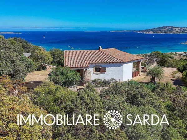 casa indipendente in vendita ad Arzachena in zona Cannigione