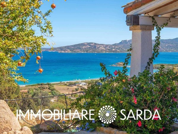 casa indipendente in vendita ad Arzachena in zona Cannigione