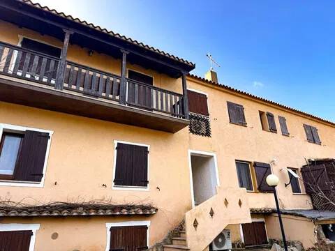 appartamento in vendita ad Arzachena in zona Baja Sardinia