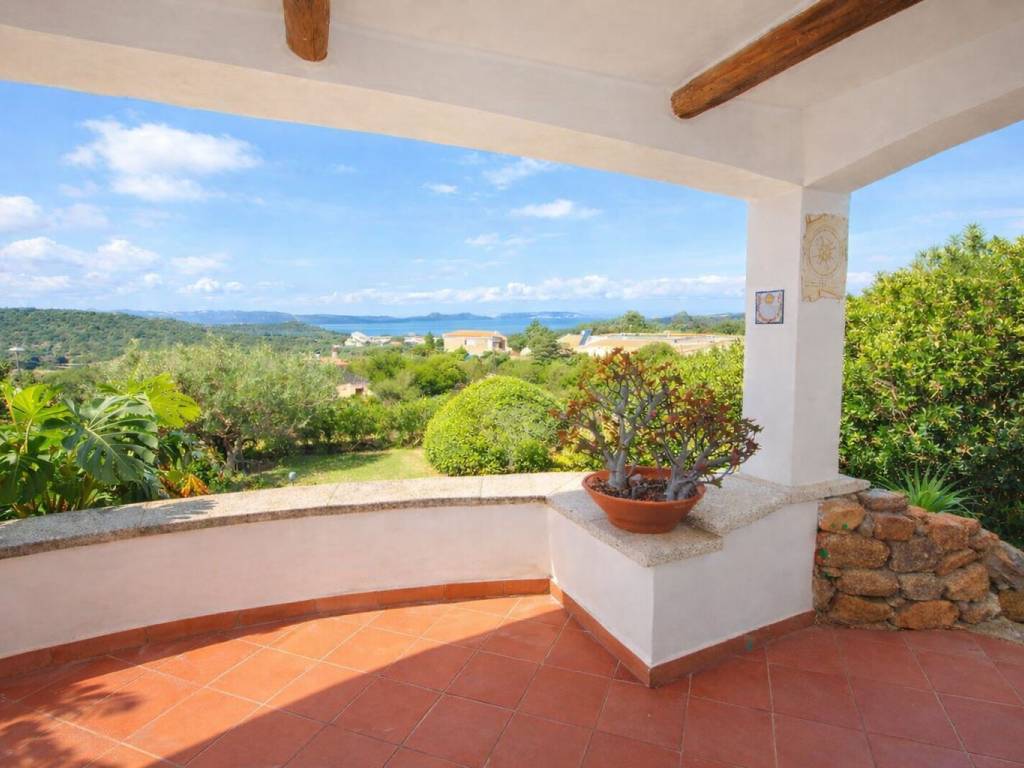 casa indipendente in vendita ad Arzachena in zona Baja Sardinia