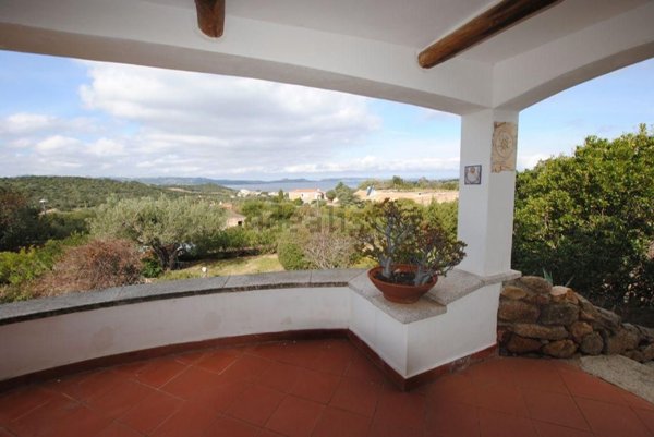 casa indipendente in vendita ad Arzachena in zona Baja Sardinia