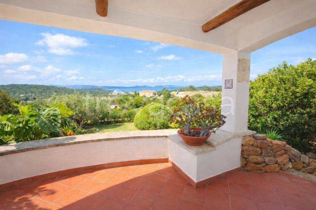 casa indipendente in vendita ad Arzachena in zona Baja Sardinia