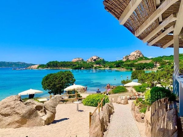 casa indipendente in vendita ad Arzachena in zona Baja Sardinia