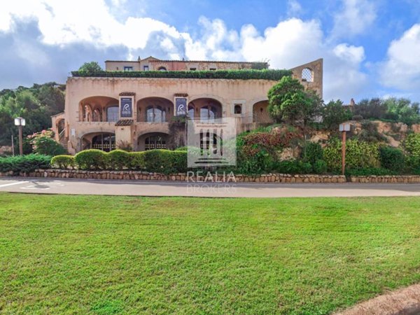 negozio in vendita ad Arzachena in zona Porto Cervo