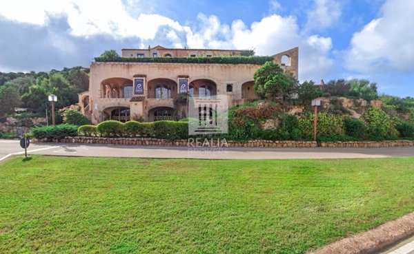 negozio in vendita ad Arzachena in zona Porto Cervo