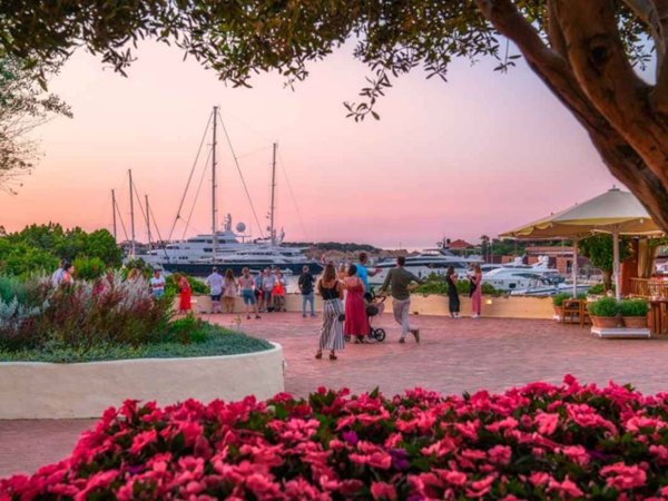 negozio in vendita ad Arzachena in zona Porto Cervo