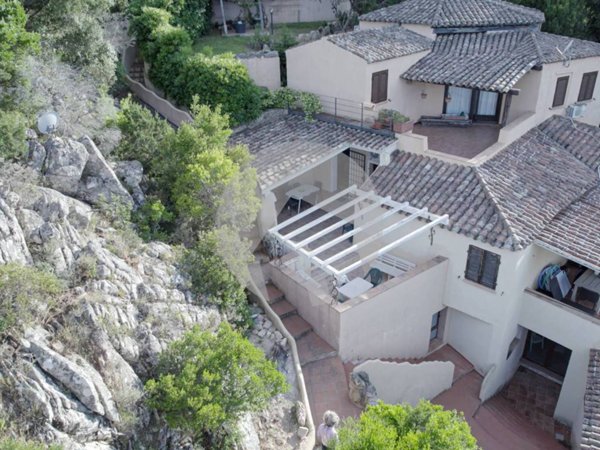 appartamento in vendita ad Arzachena in zona Pantogia