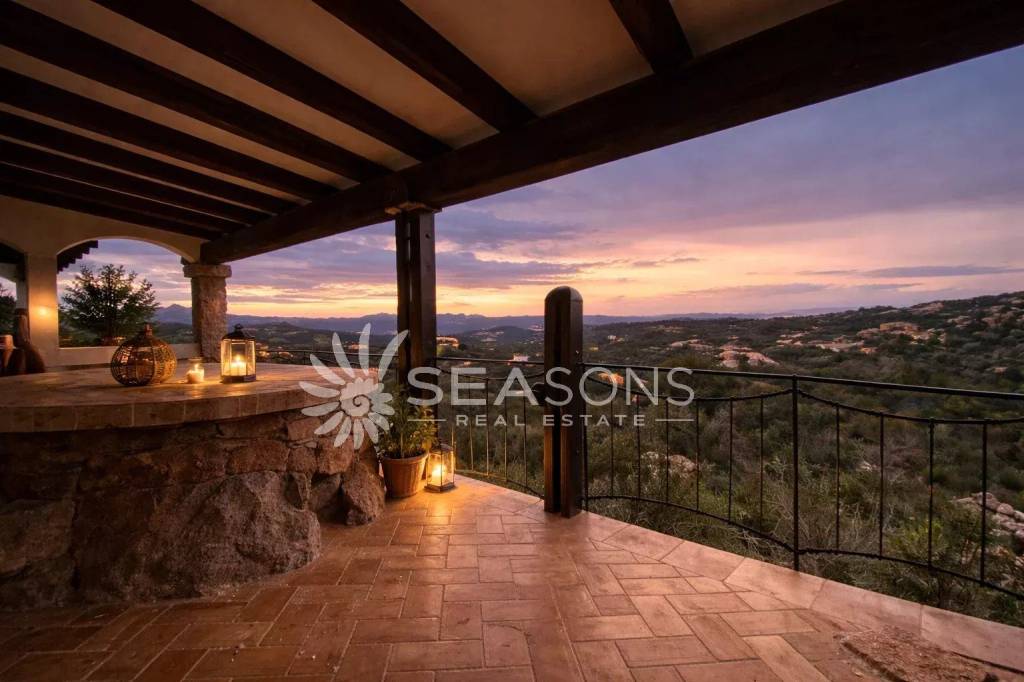 casa indipendente in vendita ad Arzachena in zona Cannigione