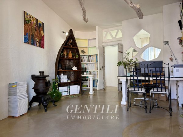 ufficio in vendita ad Arzachena in zona Porto Cervo