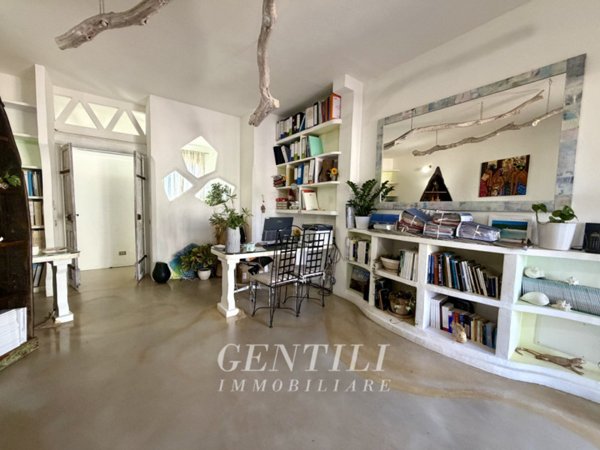 ufficio in vendita ad Arzachena in zona Porto Cervo