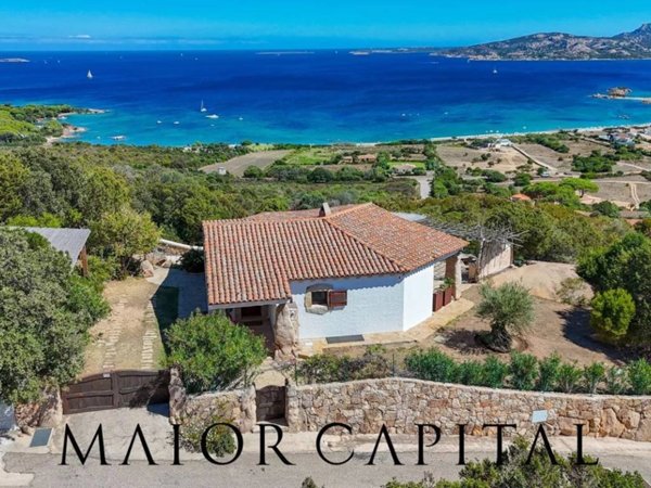 casa indipendente in vendita ad Arzachena in zona Cannigione