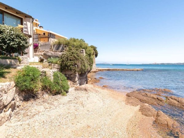 casa indipendente in vendita ad Arzachena in zona Cannigione