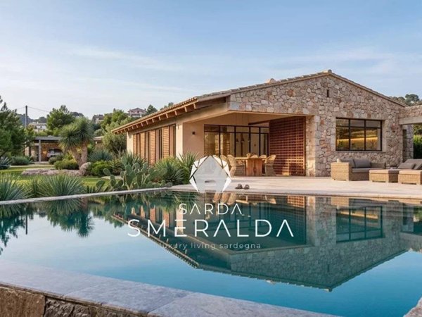 casa indipendente in vendita ad Arzachena in zona Cannigione