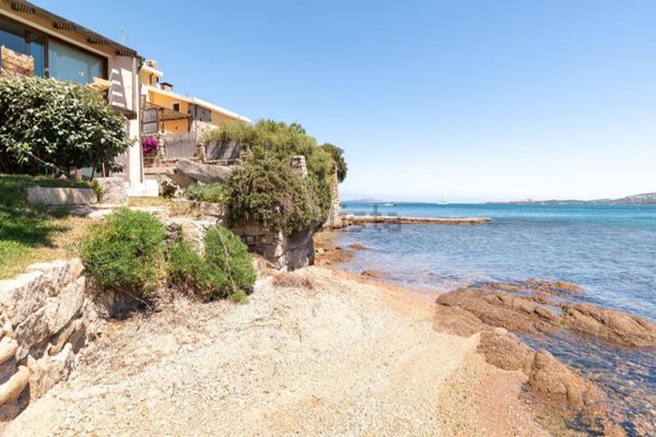 casa indipendente in vendita ad Arzachena in zona Cannigione