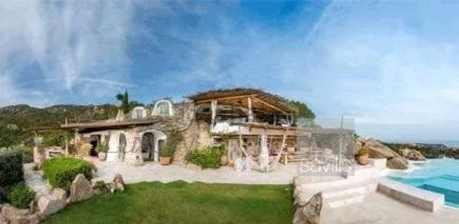 casa indipendente in vendita ad Arzachena in zona Pantogia