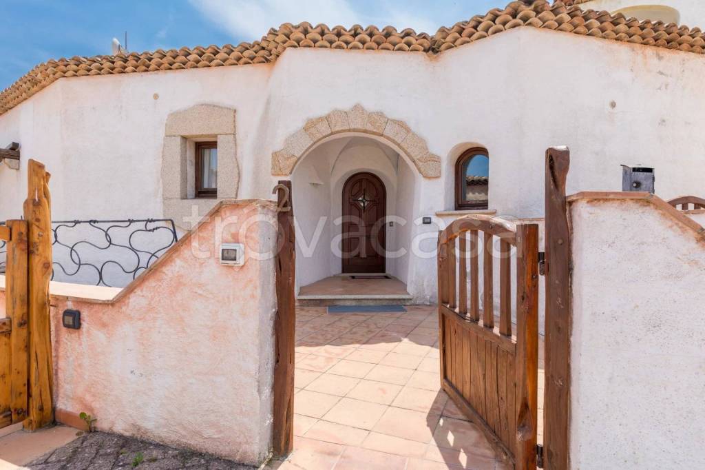 casa indipendente in vendita ad Arzachena in zona Cannigione