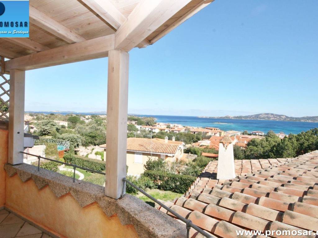 casa indipendente in vendita ad Arzachena in zona Cannigione