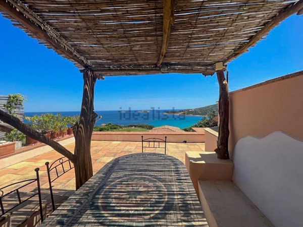 casa indipendente in vendita ad Arzachena in zona Pantogia
