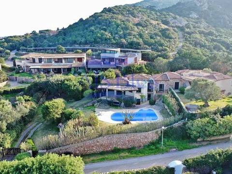 casa indipendente in vendita ad Arzachena in zona Porto Cervo