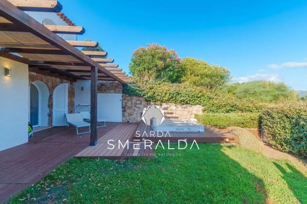 casa indipendente in vendita ad Arzachena in zona Cannigione