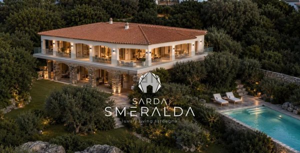casa indipendente in vendita ad Arzachena in zona Baja Sardinia