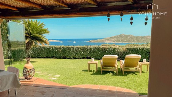 casa indipendente in vendita ad Arzachena in zona Pantogia