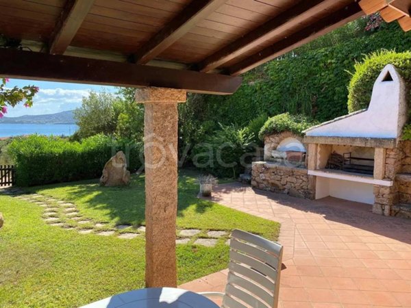 casa indipendente in vendita ad Arzachena in zona Cannigione