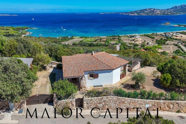 casa indipendente in vendita ad Arzachena in zona Cannigione