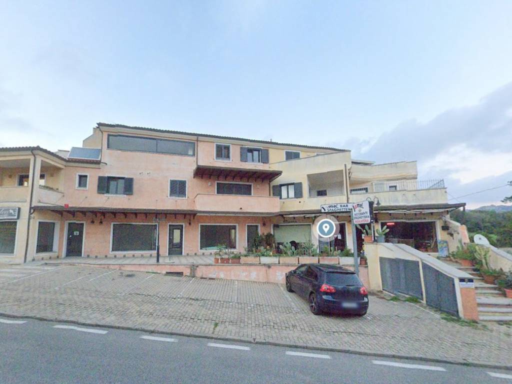 negozio in vendita ad Arzachena in zona Cannigione