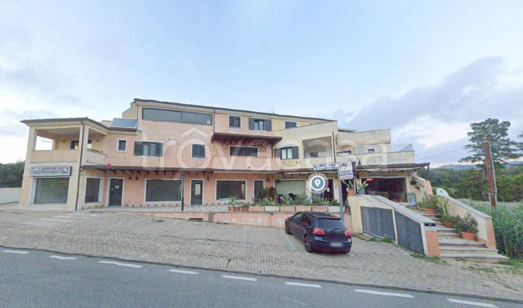 negozio in vendita ad Arzachena in zona Cannigione