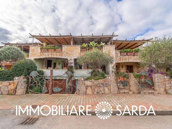 casa indipendente in vendita ad Arzachena in zona Cannigione