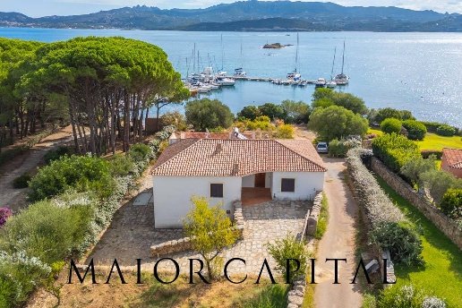 casa indipendente in vendita ad Arzachena in zona Cannigione