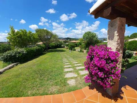 casa indipendente in vendita ad Arzachena in zona Baja Sardinia