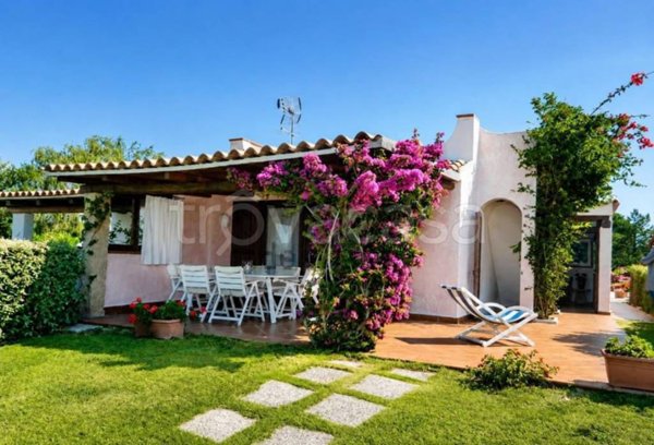 casa indipendente in vendita ad Arzachena in zona Baja Sardinia