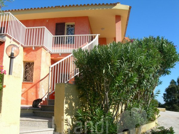casa indipendente in vendita ad Arzachena in zona Cannigione