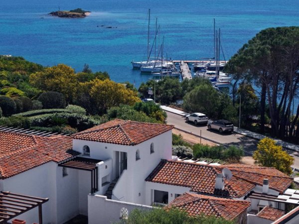 casa indipendente in vendita ad Arzachena in zona Cannigione