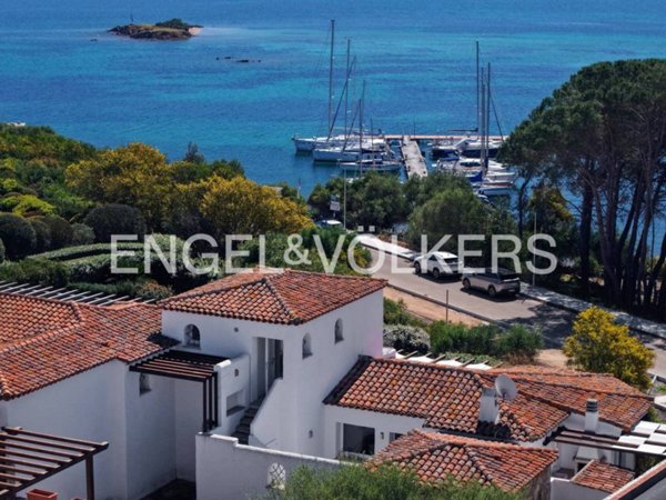 casa indipendente in vendita ad Arzachena in zona Cannigione