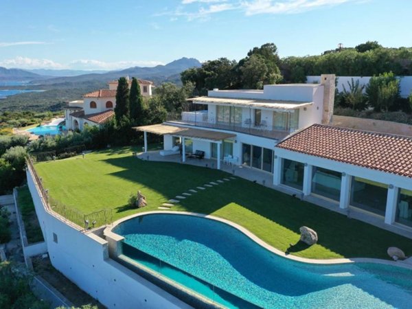 casa indipendente in vendita ad Arzachena