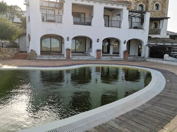 negozio in vendita ad Arzachena in zona Porto Cervo