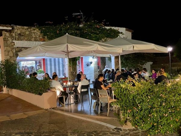 negozio in vendita ad Arzachena in zona Baja Sardinia