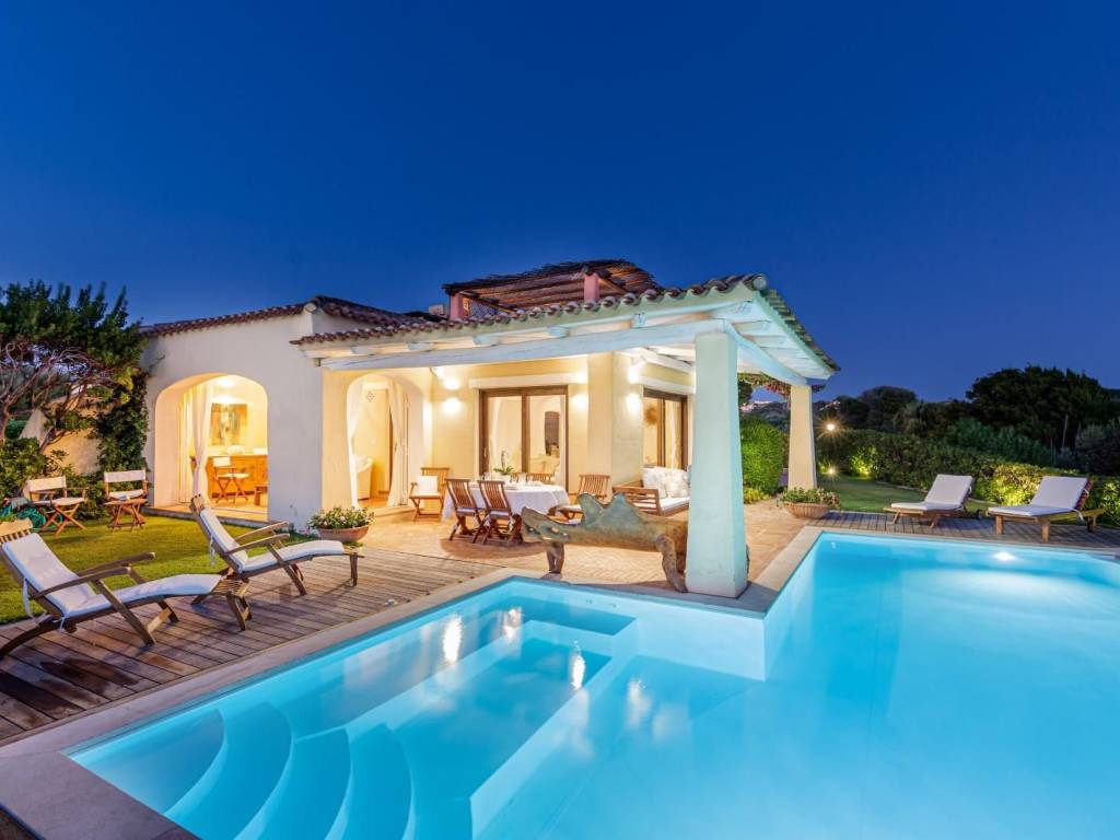 casa indipendente in vendita ad Arzachena in zona Poltu Quatu